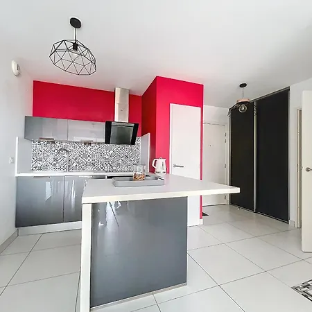 F3 Confortable Avec Piscine, Parking Et Terrasse, A 150m De La De - Fr-1-715-94 Palavas-les-Flots