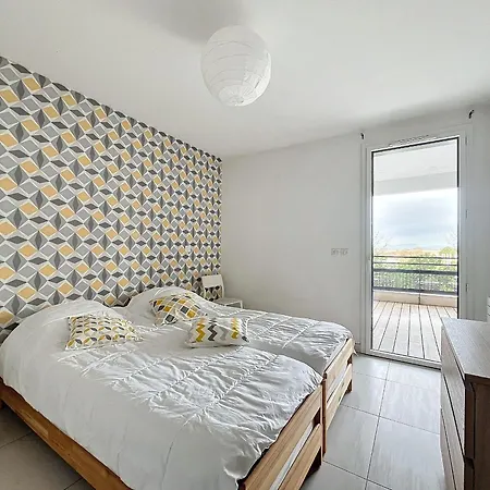 Apartmán F3 Confortable Avec Piscine, Parking Et Terrasse, A 150m De La De - Fr-1-715-94 *