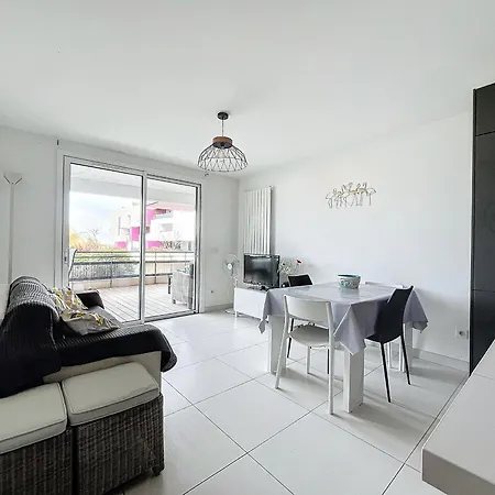 F3 Confortable Avec Piscine, Parking Et Terrasse, A 150m De La De - Fr-1-715-94 Palavas-les-Flots