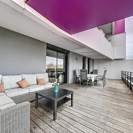 F3 Confortable Avec Piscine, Parking Et Terrasse, A 150m De La De - Fr-1-715-94 Apartmán *