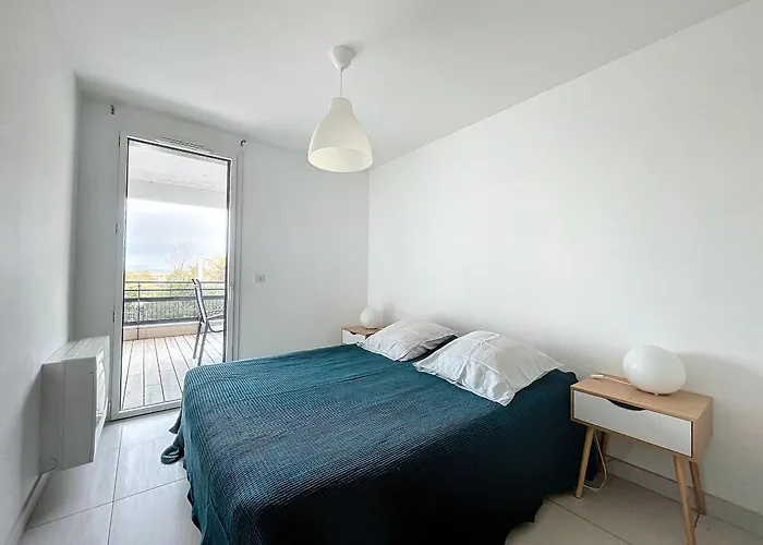 Apartment F3 Confortable Avec Piscine, Parking Et Terrasse, A 150m De La De - Fr-1-715-94 Palavas-les-Flots