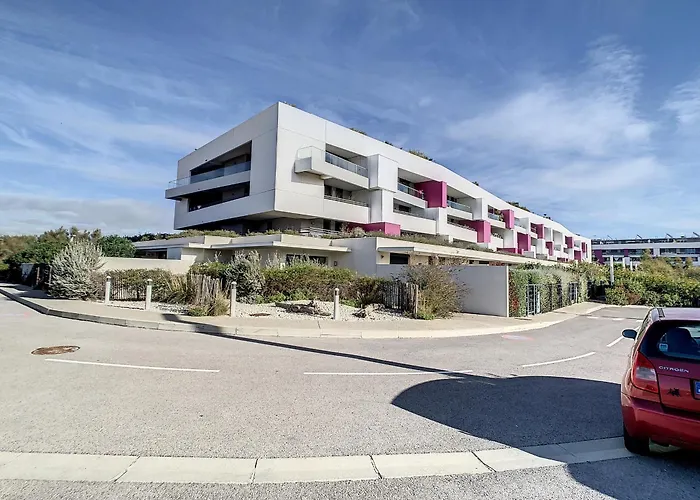 Apartment F3 Confortable Avec Piscine, Parking Et Terrasse, A 150m De La De - Fr-1-715-94